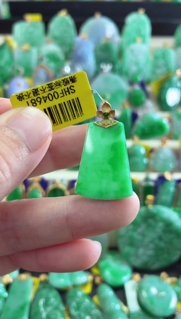 吊坠(不含链)18K金镶嵌翡翠挂件