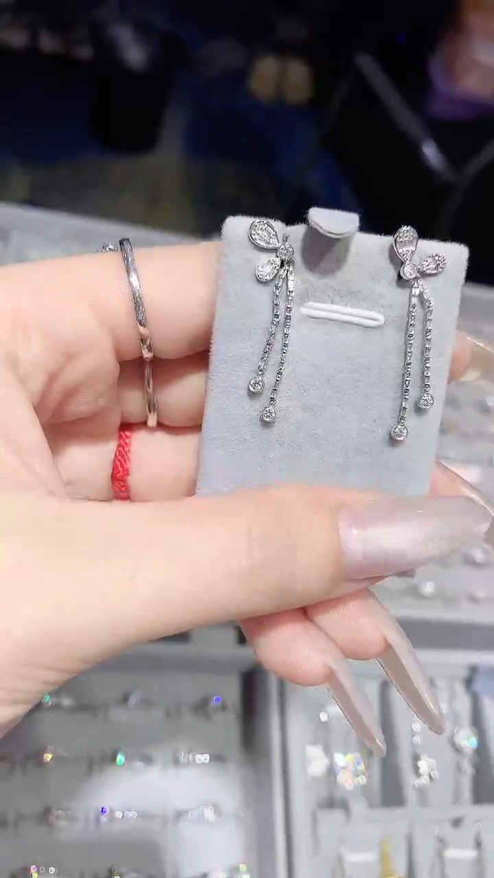 【闪购商品】钻石耳饰18K金镶嵌耳饰