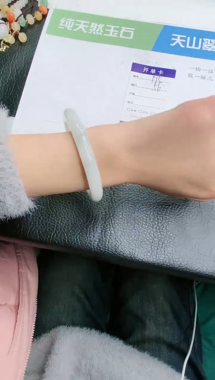 【闪购商品】石英质玉手镯未镶嵌T195-56+