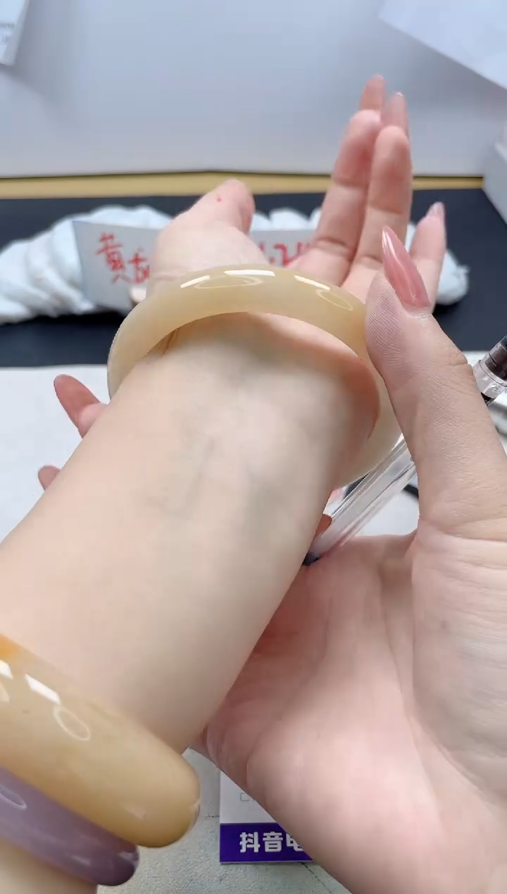 【闪购商品】石英质玉手镯未镶嵌136/61.1