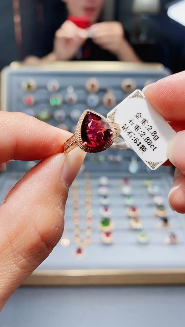 碧玺戒指18K金镶嵌2.88.