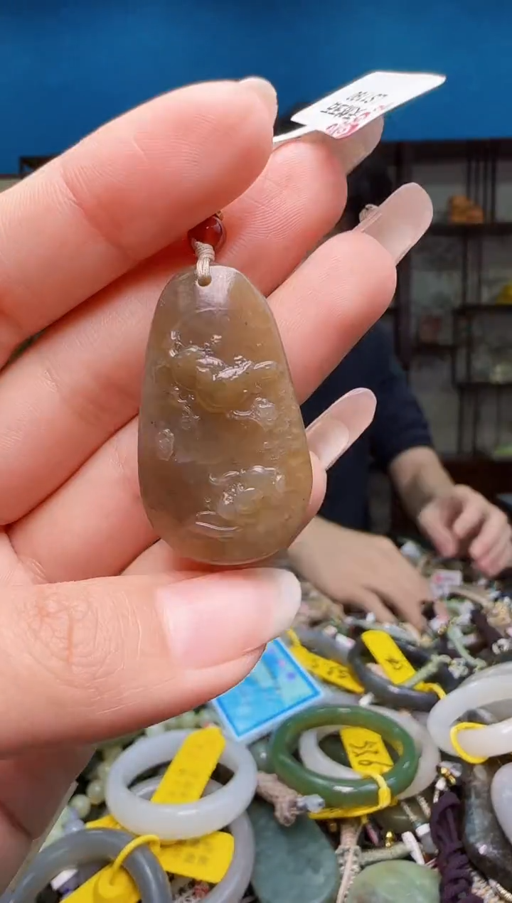 颈饰未镶嵌和田玉1