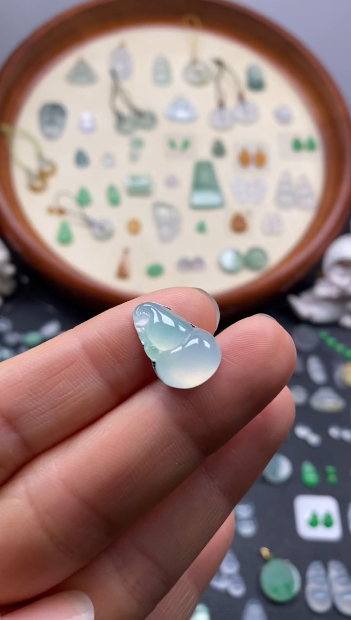 颈饰未镶嵌翡翠冰飘緑葫芦/芬