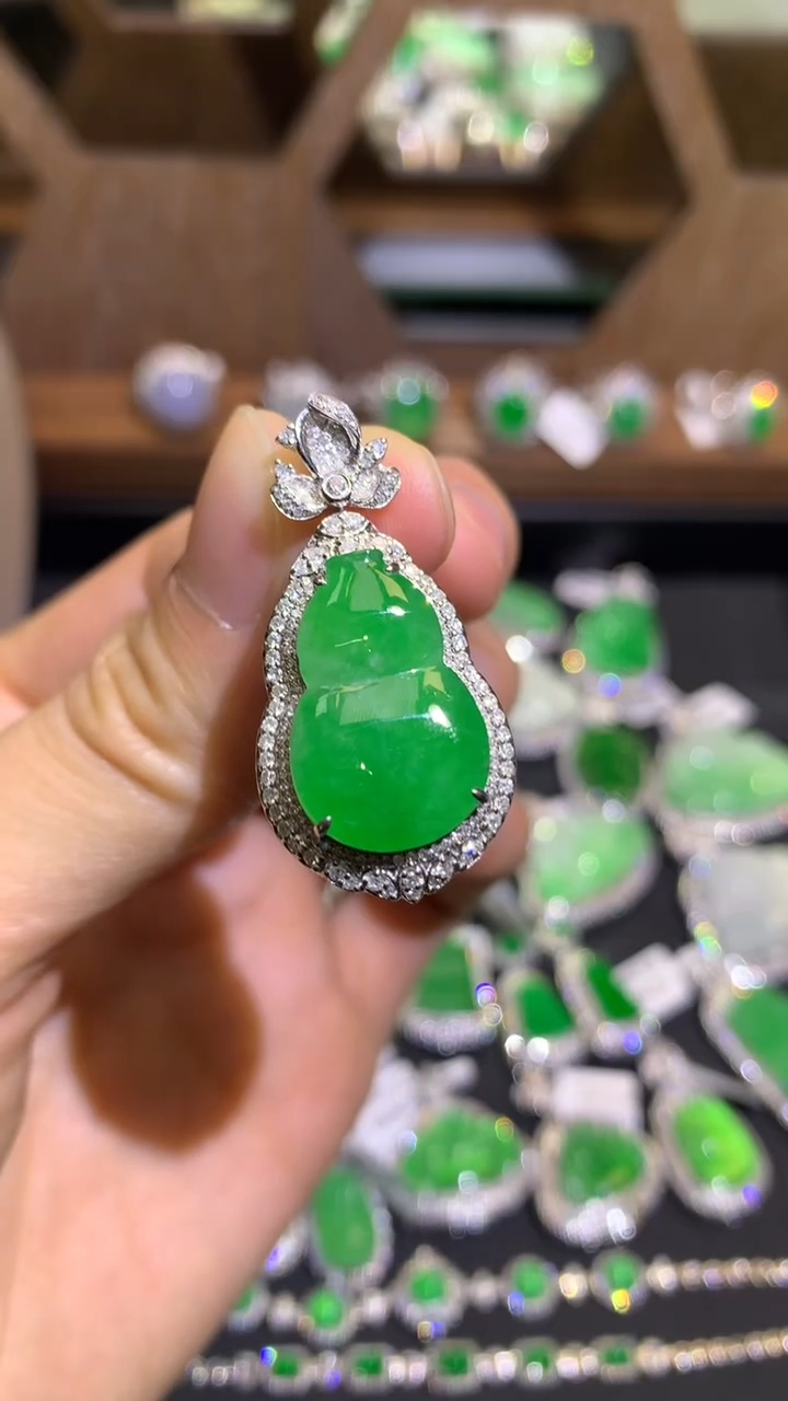 【闪购商品】翡翠吊坠(不含链)18K金镶嵌吊坠