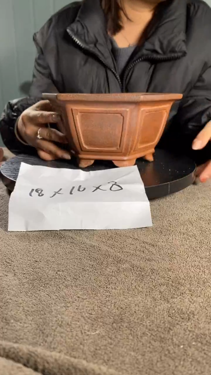 A宜兴紫砂小花盆