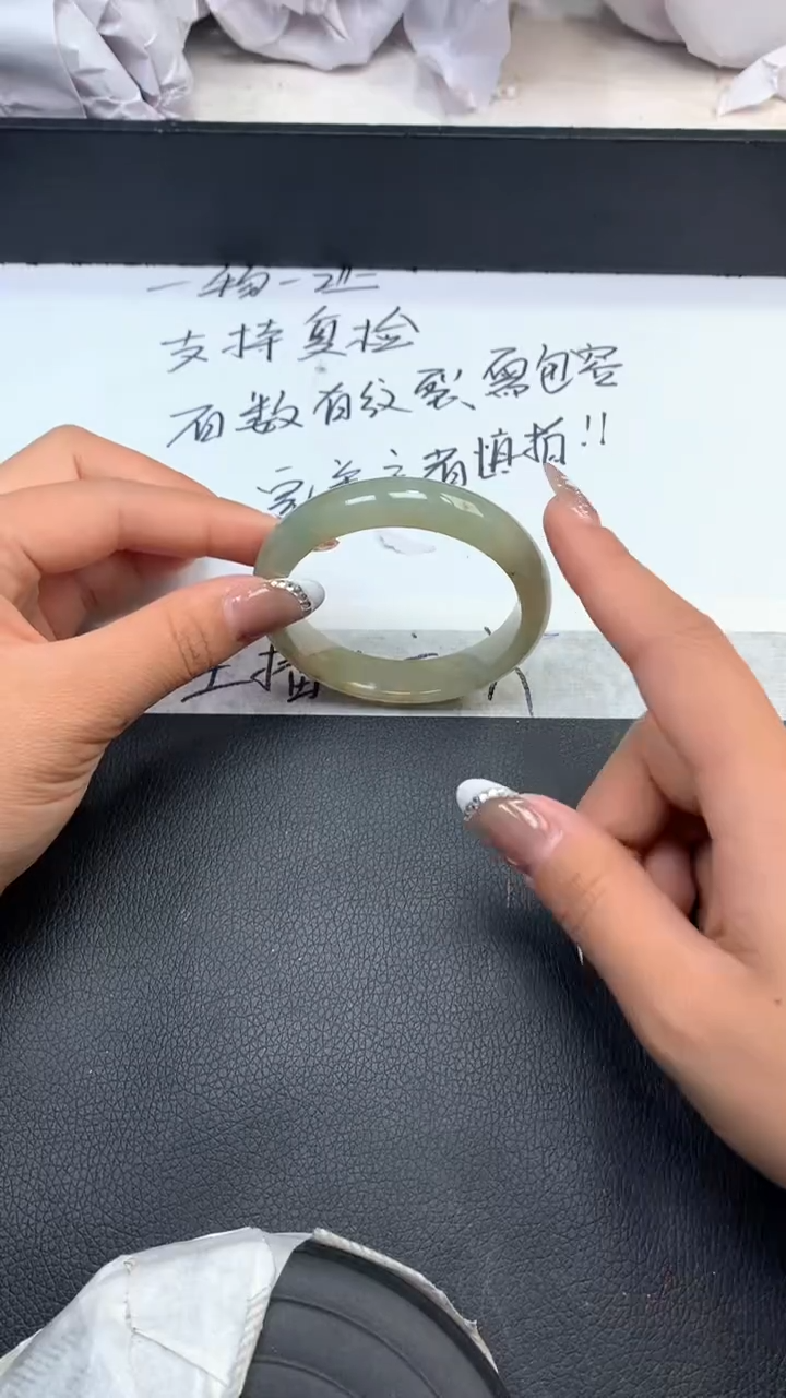 【闪购商品】翡翠手镯未镶嵌天然缅甸A货翡翠手镯