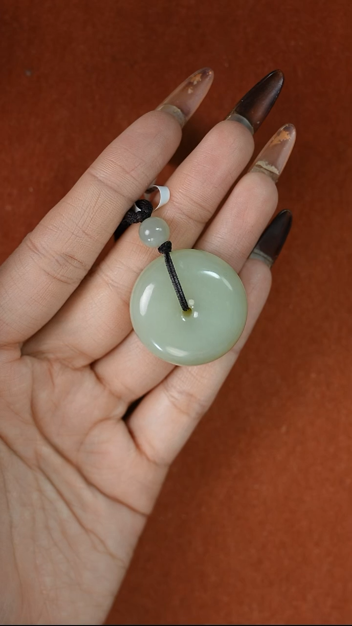 吊坠(赠链)未镶嵌和田玉迪克兰二细微色差Mj