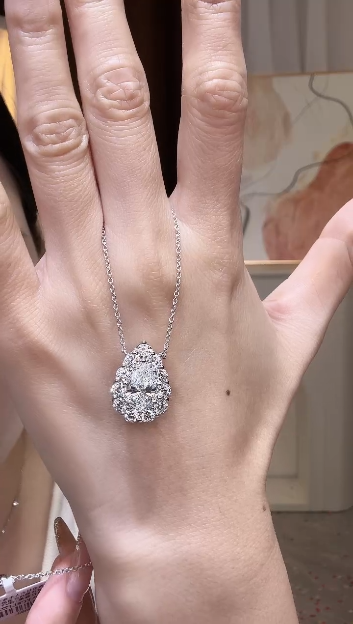 18K金镶嵌颈饰实验室培育钻石18k金k白2卡水滴围钻项链