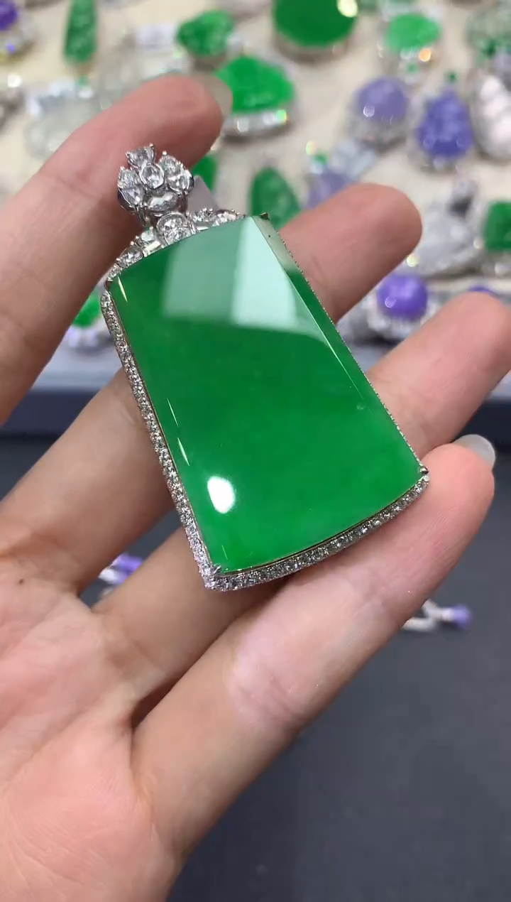 【闪购商品】翡翠吊坠(不含链)18K金镶嵌w51