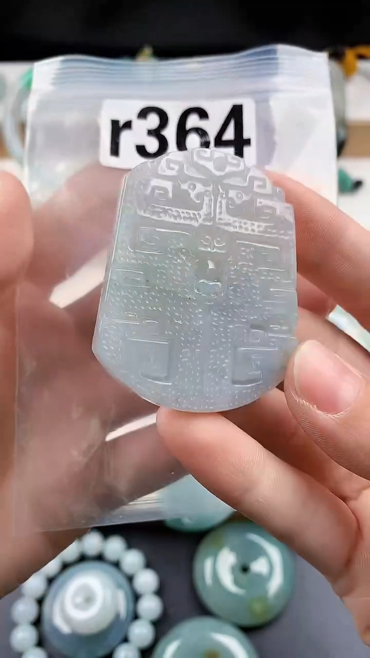 颈饰未镶嵌翡翠天然翡翠吊坠挂件