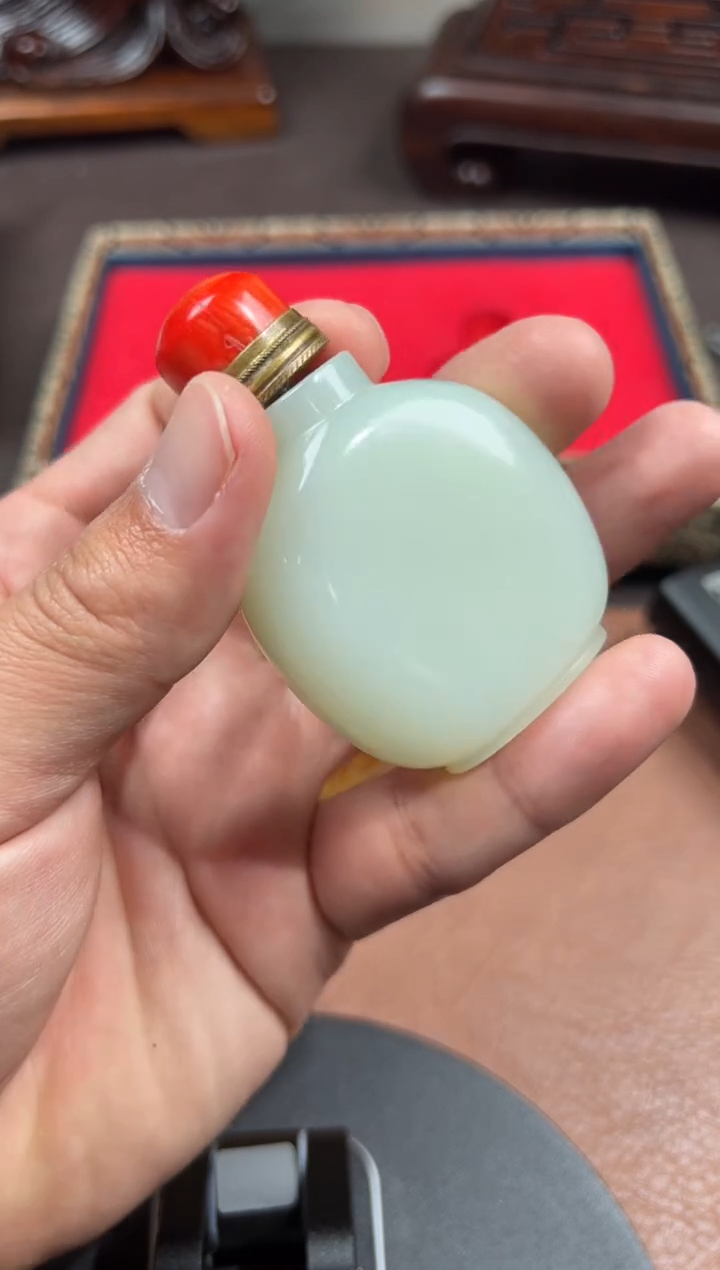 未镶嵌和田玉把件冯**.和田玉