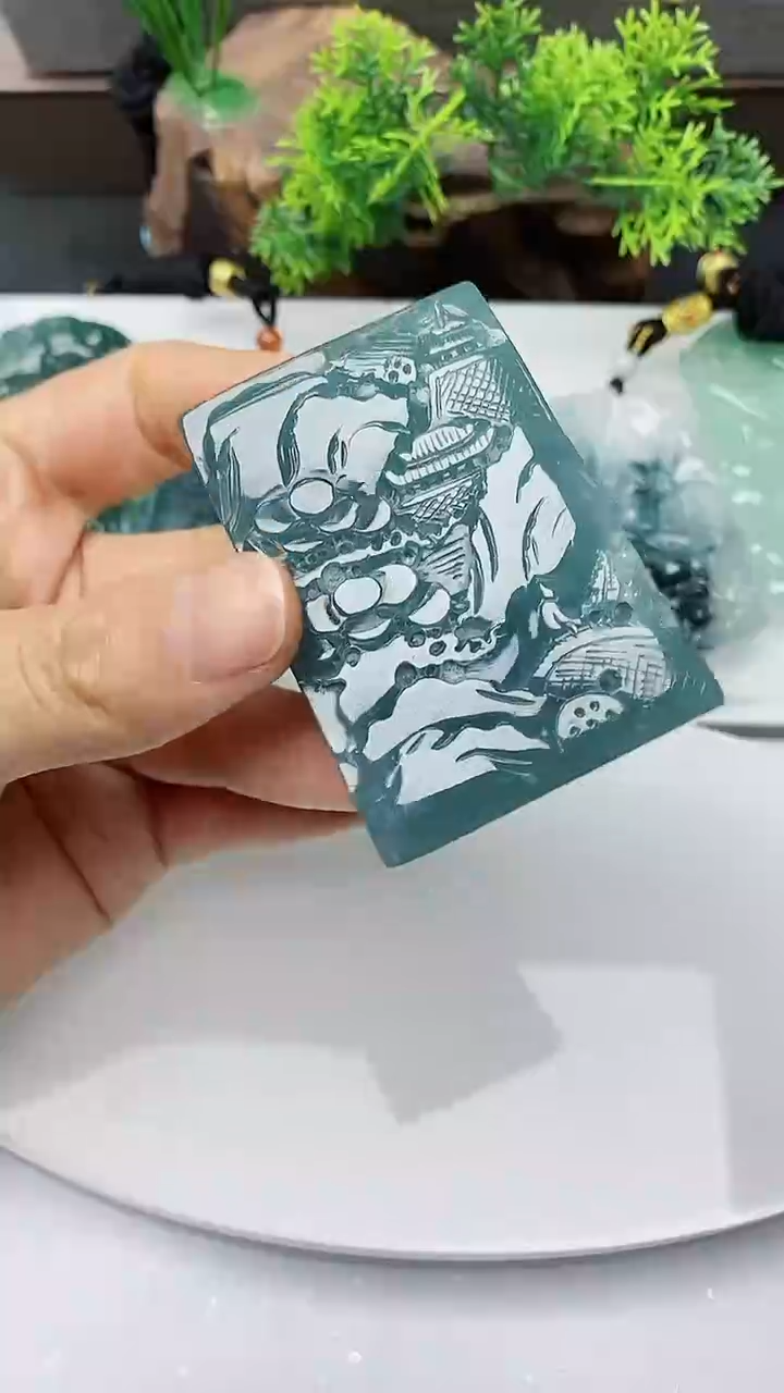 【闪购商品】翡翠颈饰未镶嵌          