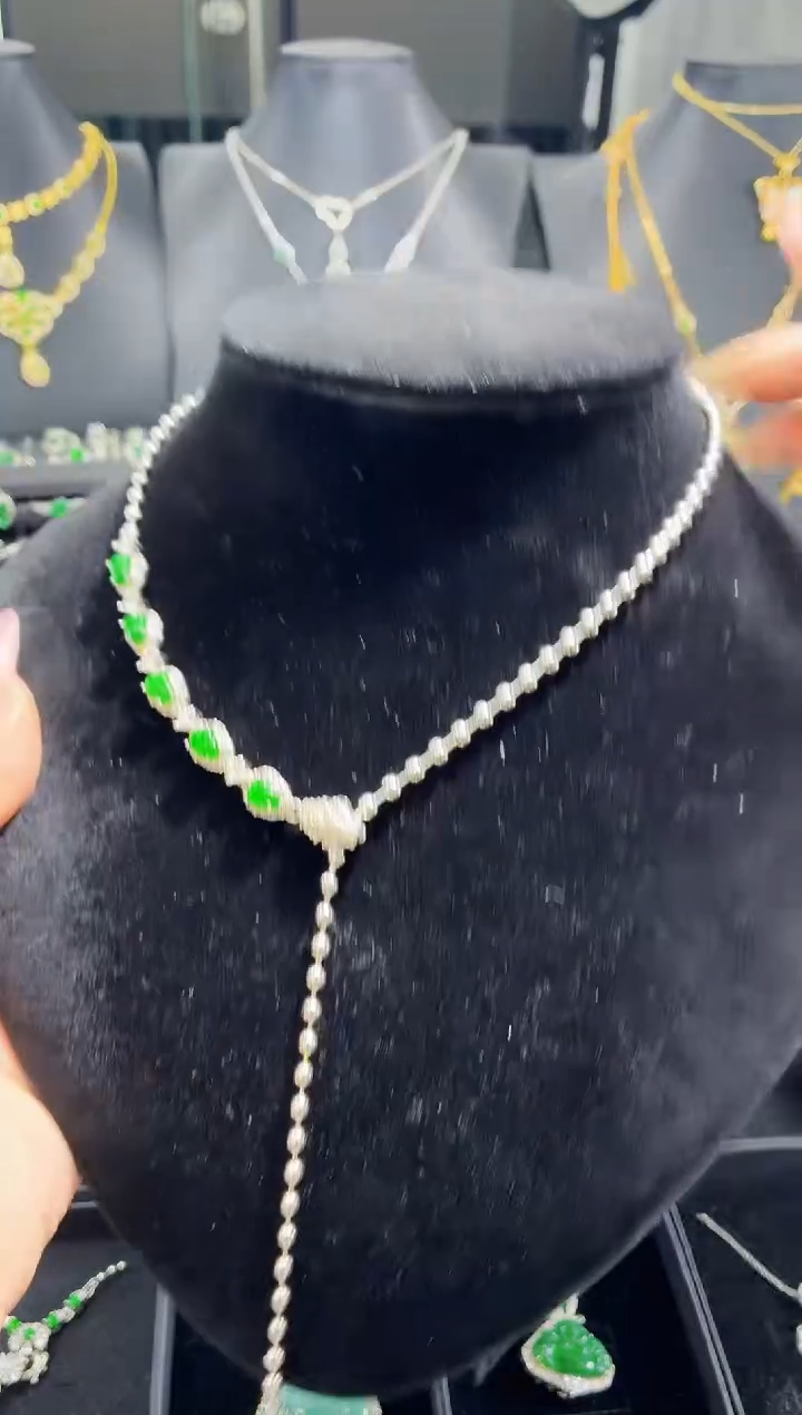 翡翠未镶嵌颈饰项链