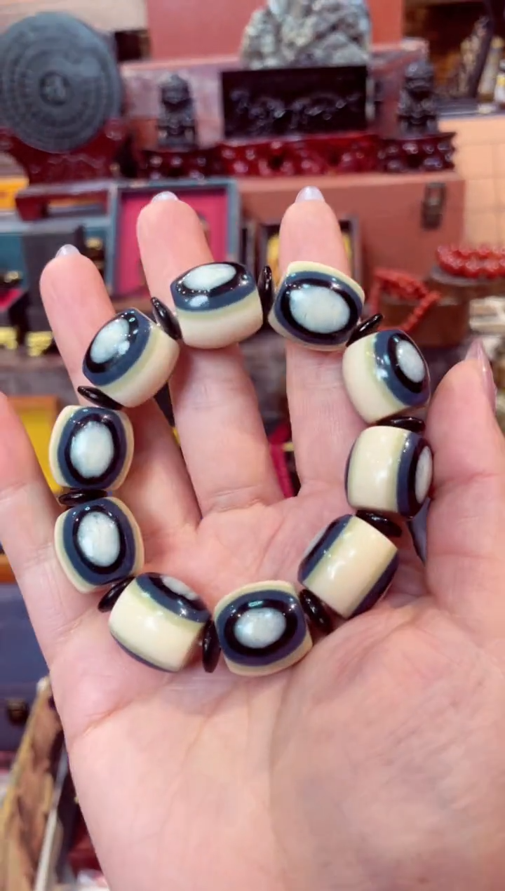 【闪购商品】蓝眼 手串             