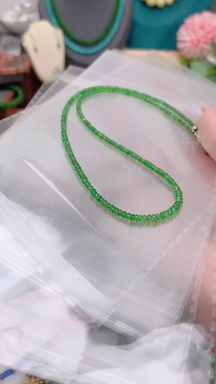 18K金镶嵌颈饰石榴石（沙弗莱）算盘1200