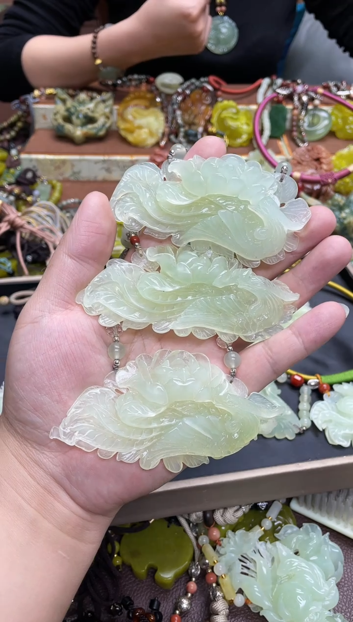 未镶嵌岫玉颈饰君*多样性发货发其中之一