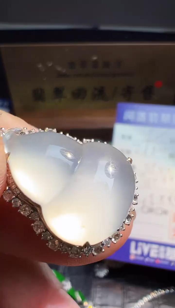 【闪购商品】翡翠颈饰18K金镶嵌翡翠回流