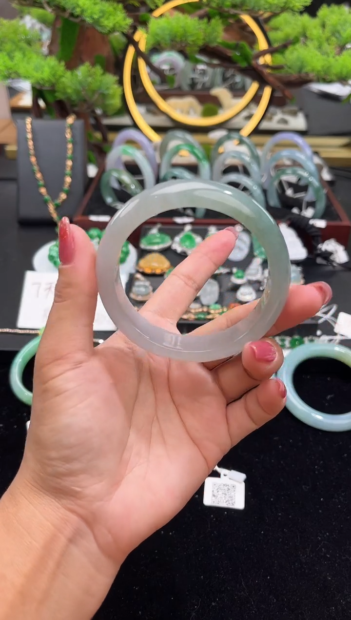 未镶嵌手镯翡翠手镯