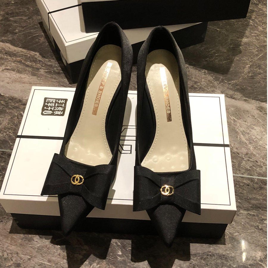 2025新款法式水钻金属扣蝴蝶结单鞋百搭女细跟绝美春秋浅口单鞋