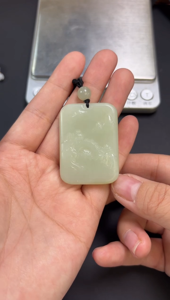 【闪购商品】和田玉吊坠(赠链)未镶嵌且末微色差迪克兰吊坠