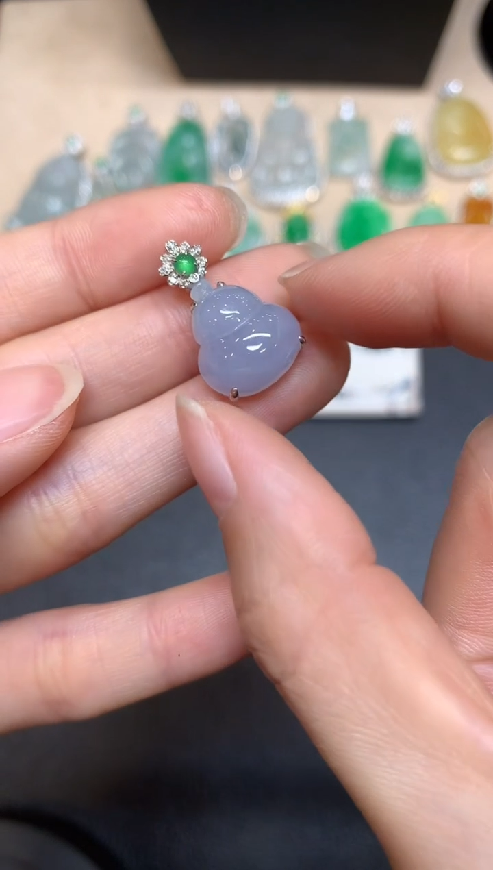 【闪购商品】翡翠颈饰18K金镶嵌葫芦【无服务费