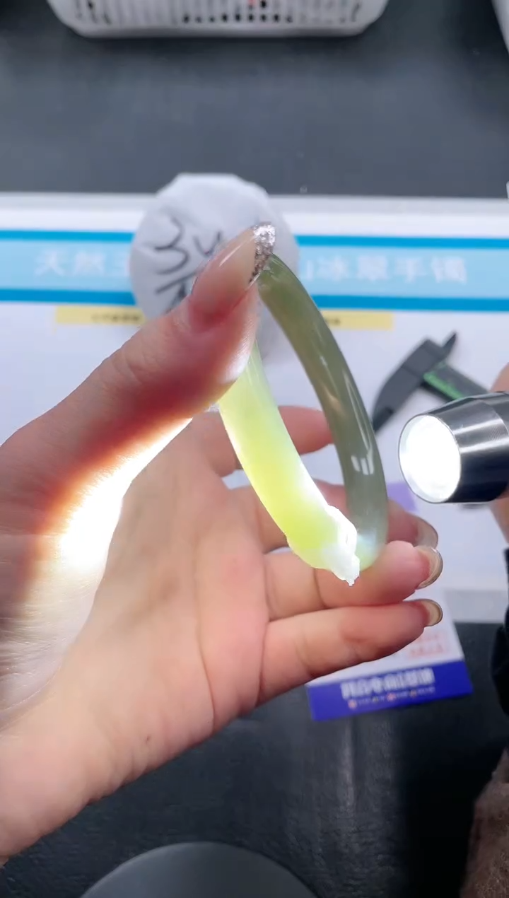 【闪购商品】和田玉手镯未镶嵌12V183-58