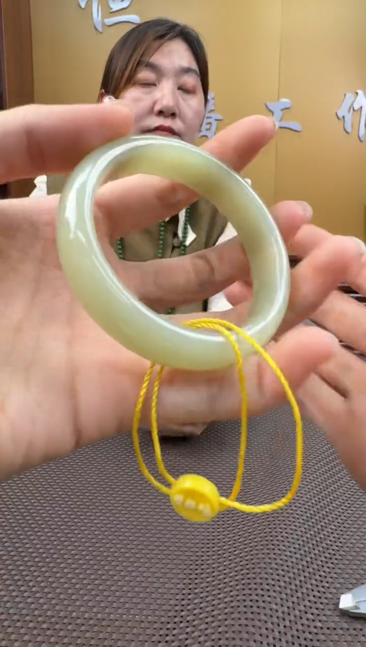 【闪购商品】和田玉手镯未镶嵌54