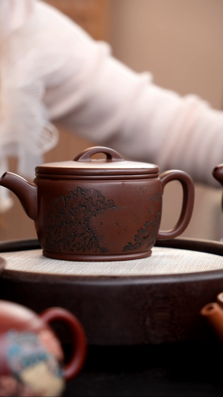 紫砂茶壶革紫泥汉瓦刻山水