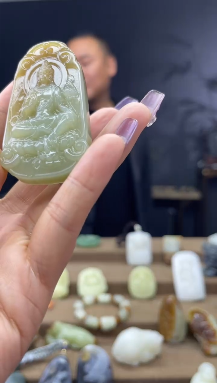 颈饰未镶嵌和田玉1