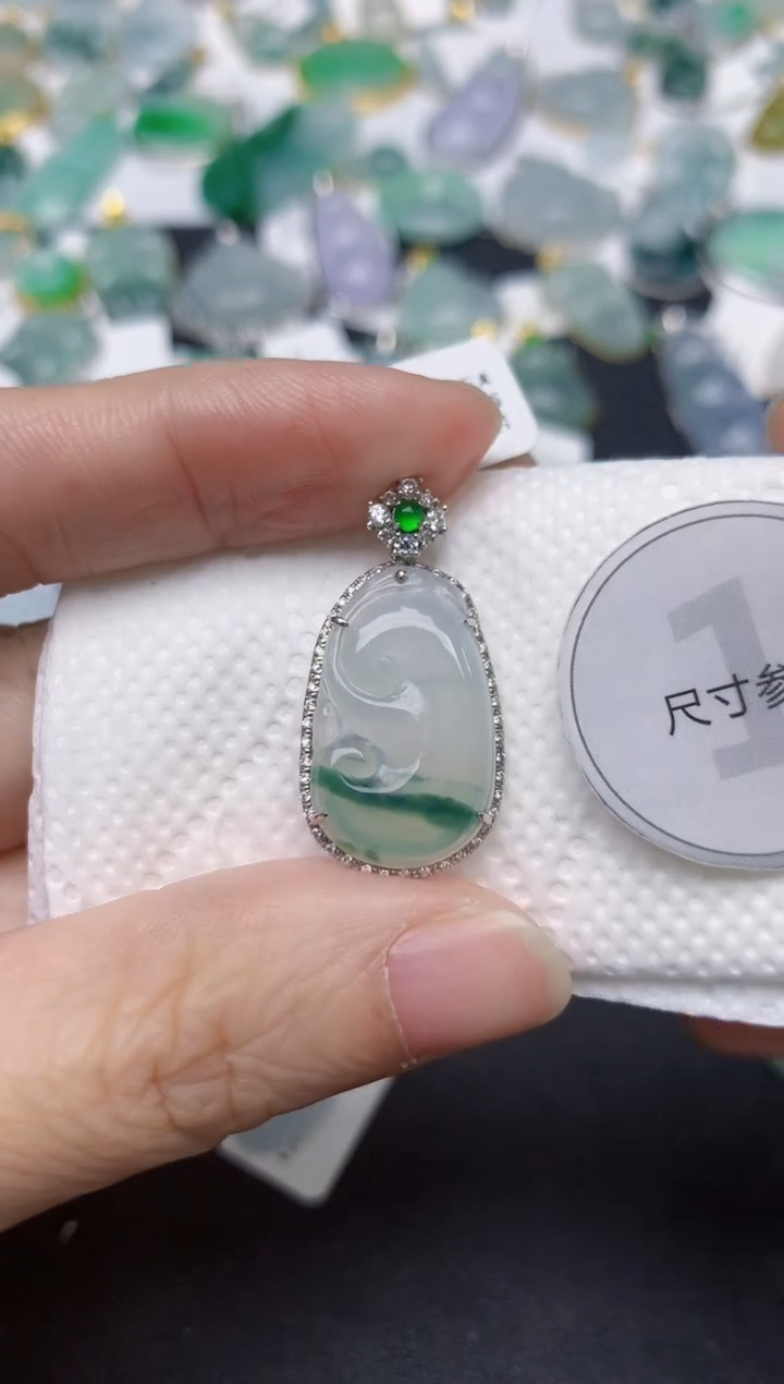 颈饰18K金镶嵌翡翠天然缅甸A货翡翠
