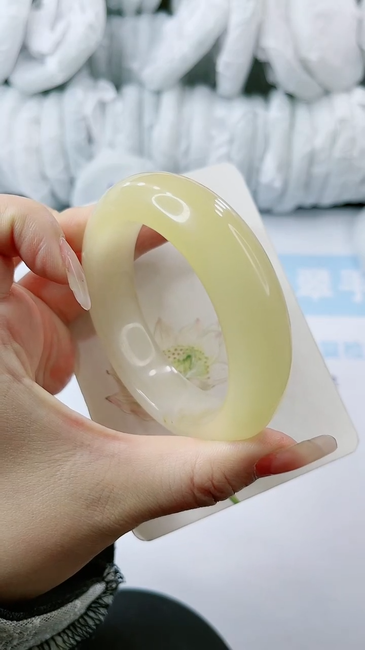 【闪购商品】石英质玉手镯未镶嵌多样性发货A66