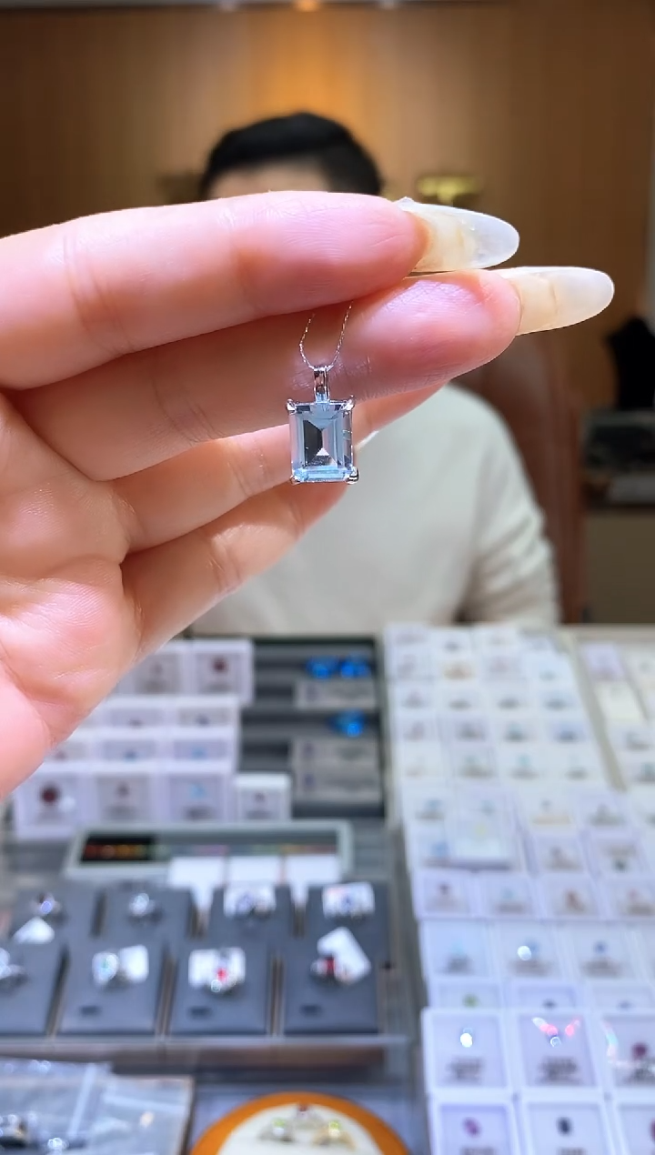 【闪购商品】海蓝宝石颈饰银S925镶嵌天然海蓝宝吊坠