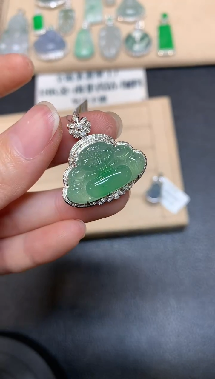 【闪购商品】翡翠颈饰18K金镶嵌佛公【无服务费】