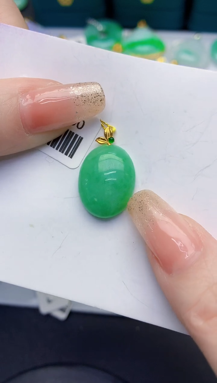 颈饰18K金镶嵌翡翠缅甸天然翡翠A货