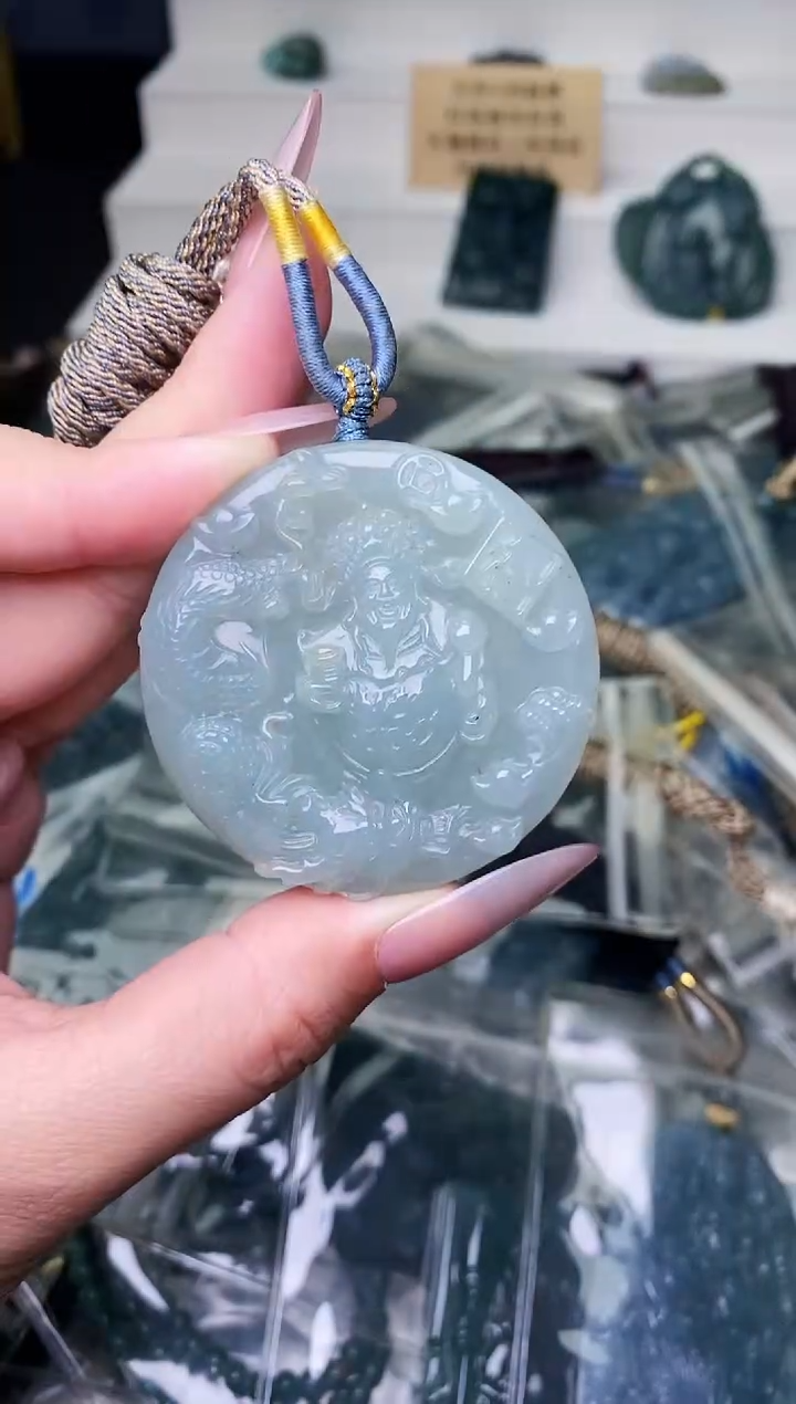 颈饰未镶嵌翡翠 