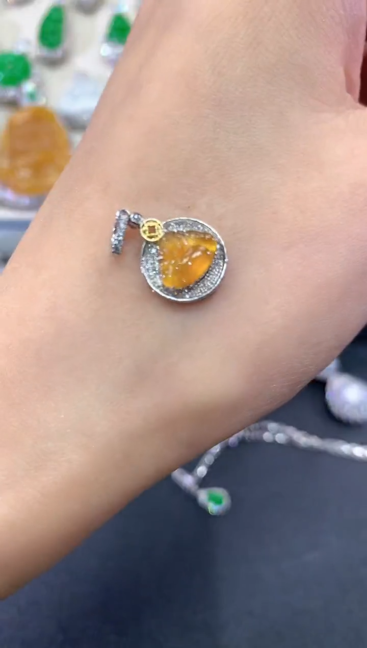 【闪购商品】翡翠吊坠(不含链)18K金镶嵌q66