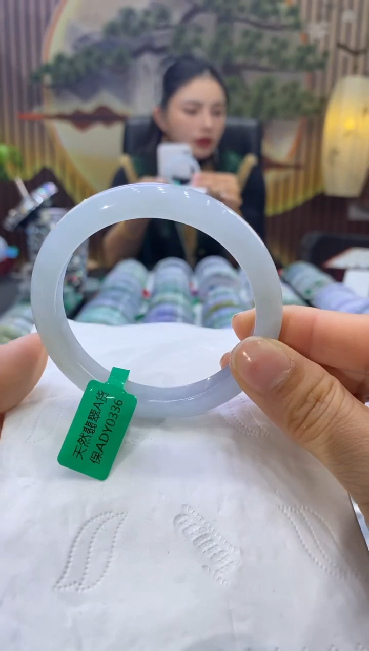 【闪购商品】翡翠手镯未镶嵌多人025