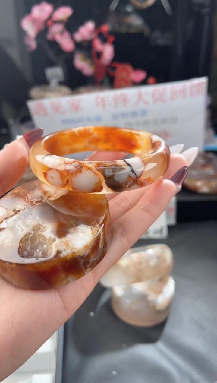 【闪购商品】石英质玉手镯未镶嵌樱花玛瑙手镯59