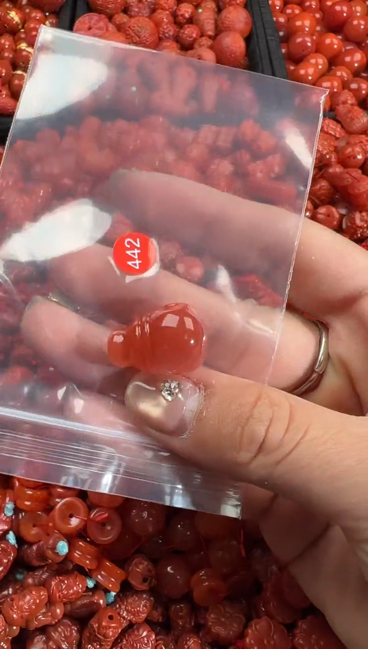 南红玛瑙未镶嵌颈饰1