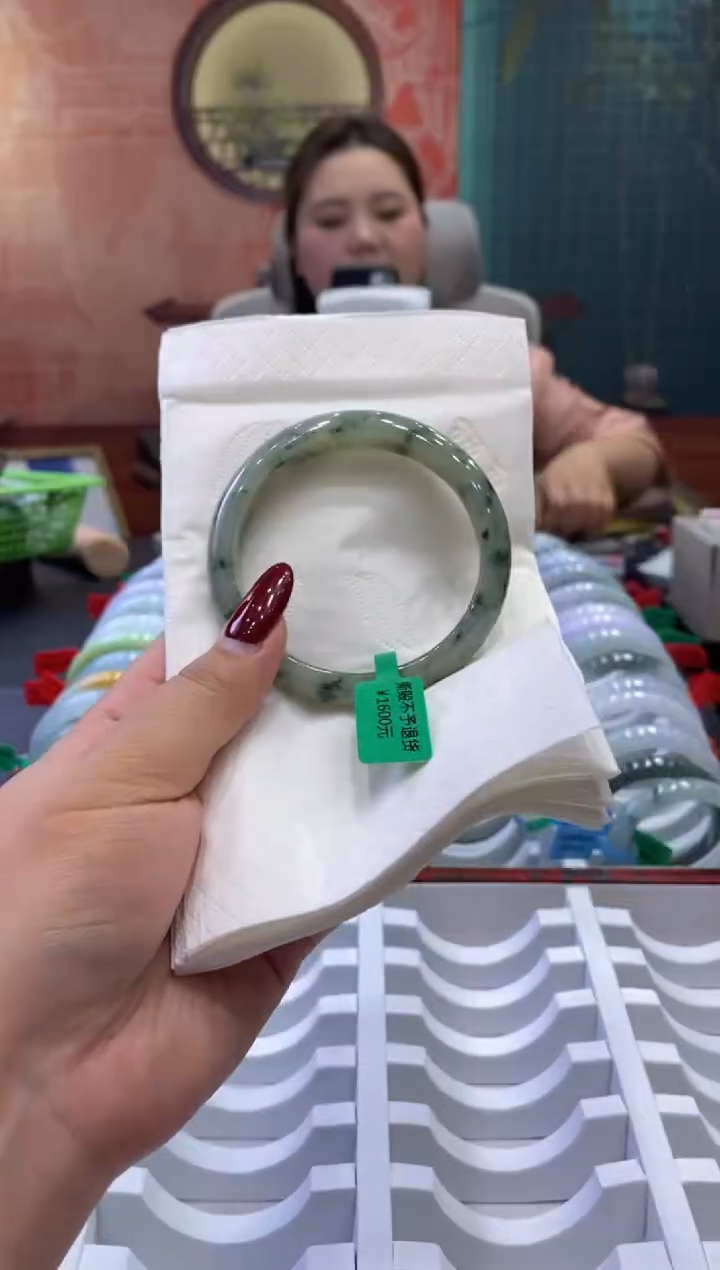 【闪购商品】翡翠手镯未镶嵌多人0005209