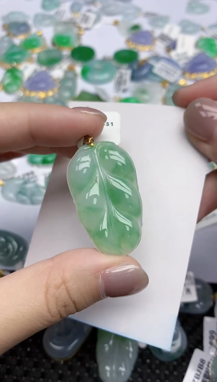 【闪购商品】翡翠颈饰18K金镶嵌天然翡翠A货