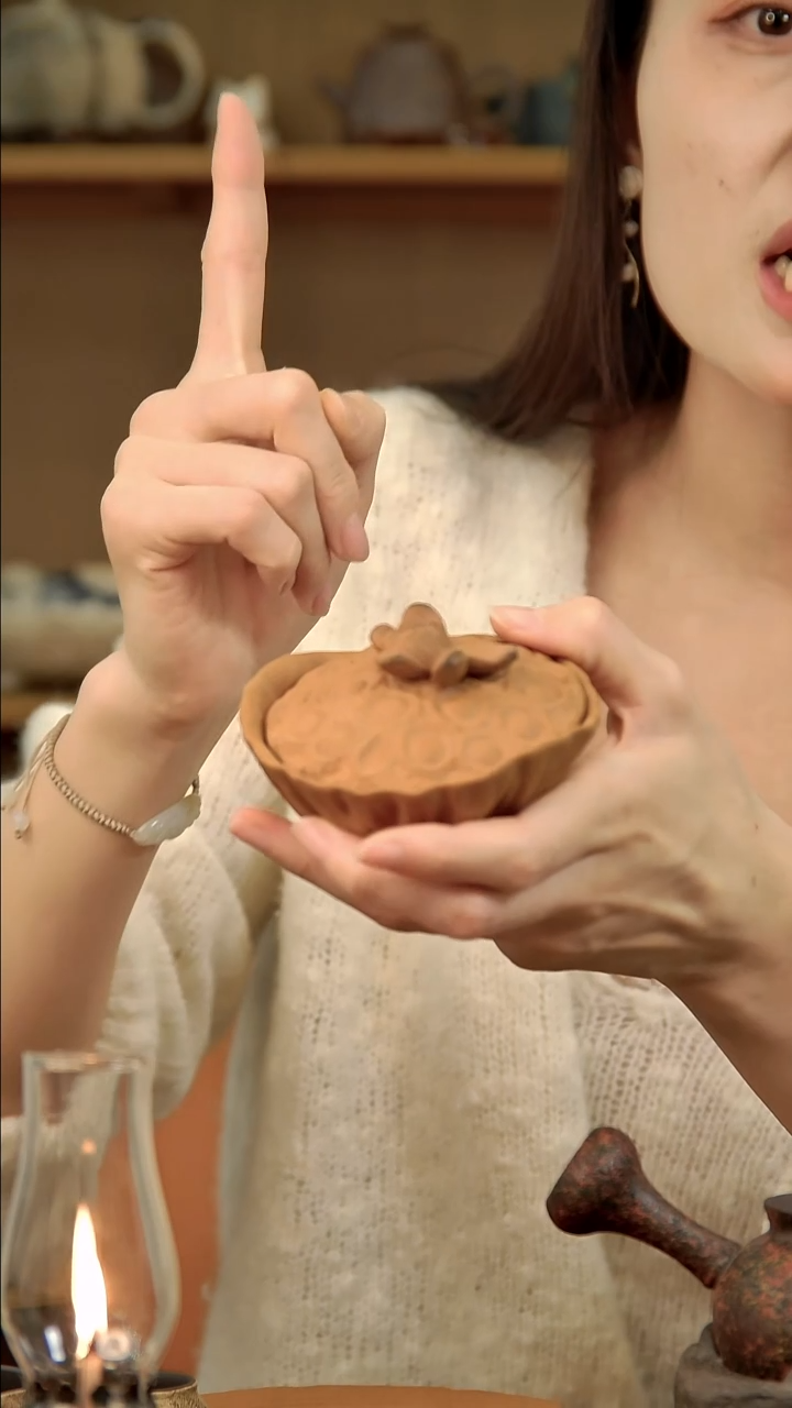 言野手作 莲花壶