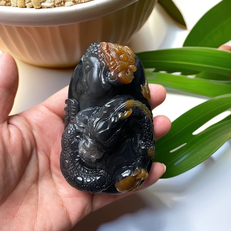 巴西玛瑙玉髓一念伏魔手把件