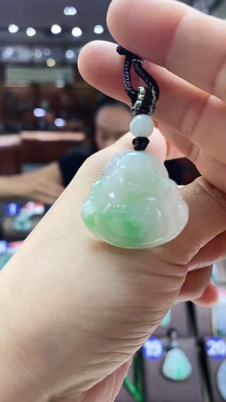 颈饰未镶嵌翡翠佛公 