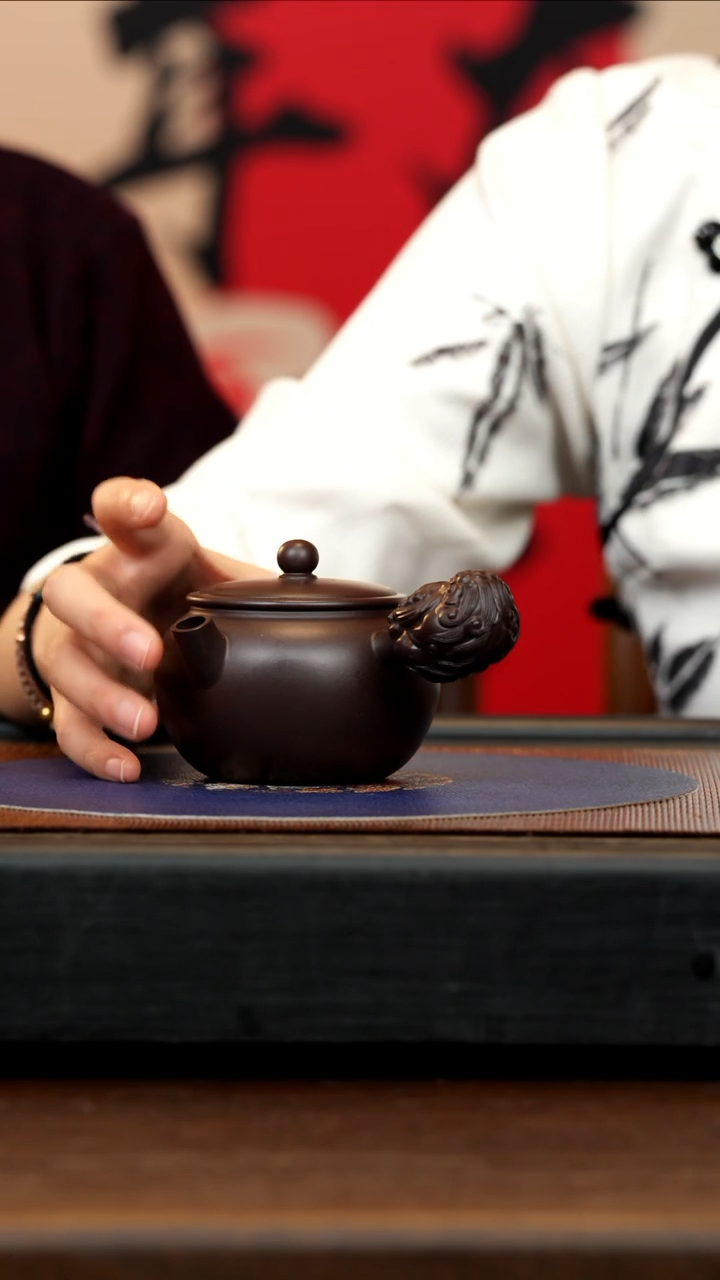 【闪购商品】紫砂茶壶LHQ 紫泥 唐羽汉罐 220cc