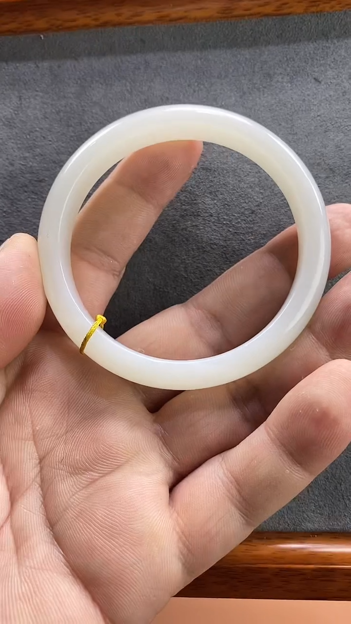 【闪购商品】和田玉手镯未镶嵌精品和田玉手镯