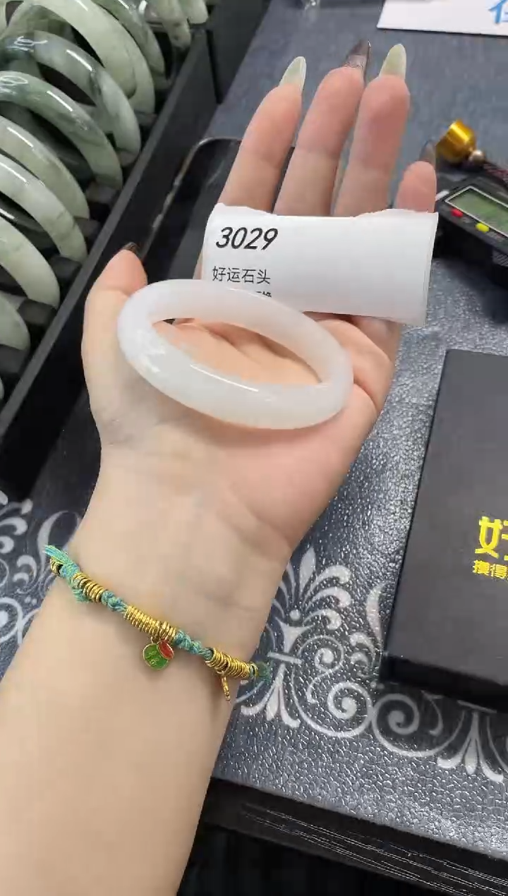 未镶嵌手镯石英质玉3029