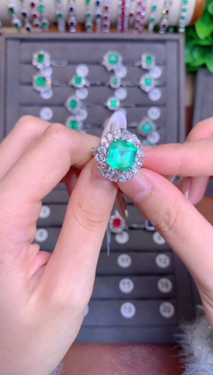 【闪购商品】祖母绿戒指18K金镶嵌3.64ct哥伦