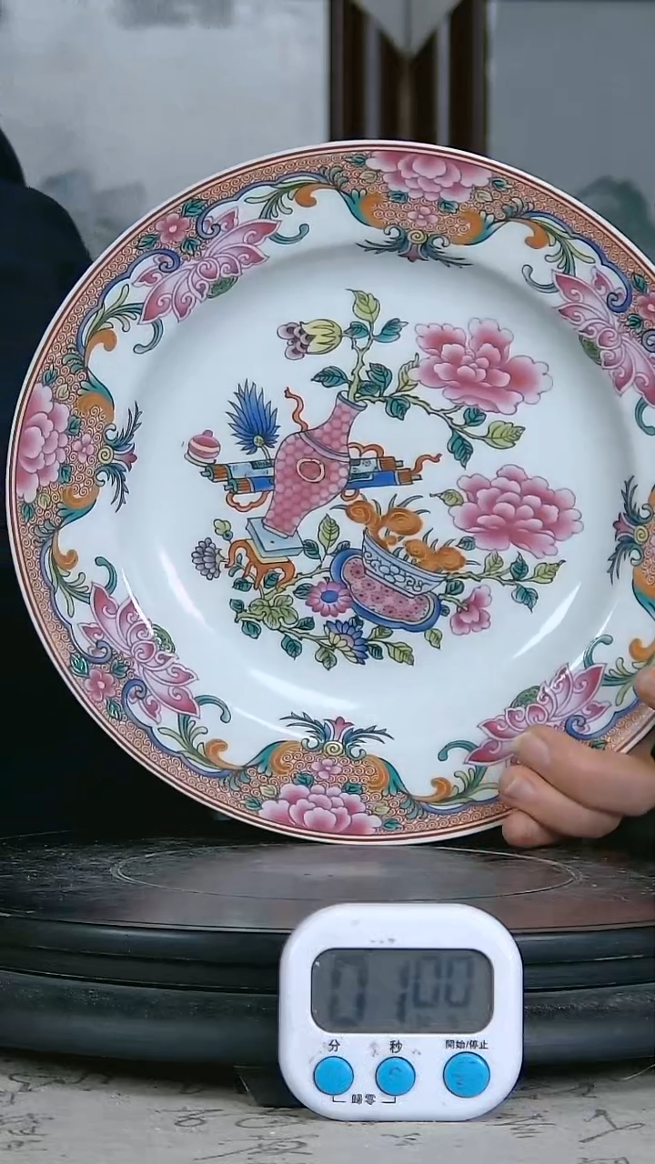 陶绿**动粉彩精绘花卉图盘