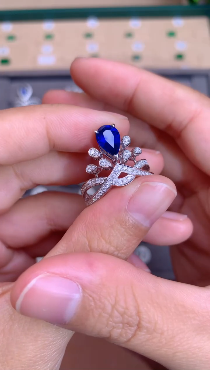 【闪购商品】蓝宝石戒指18K金镶嵌1.35CT